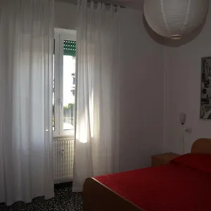 https://a-due-passi-dal-mare-sestri-levante.hotelitalianriviera.com